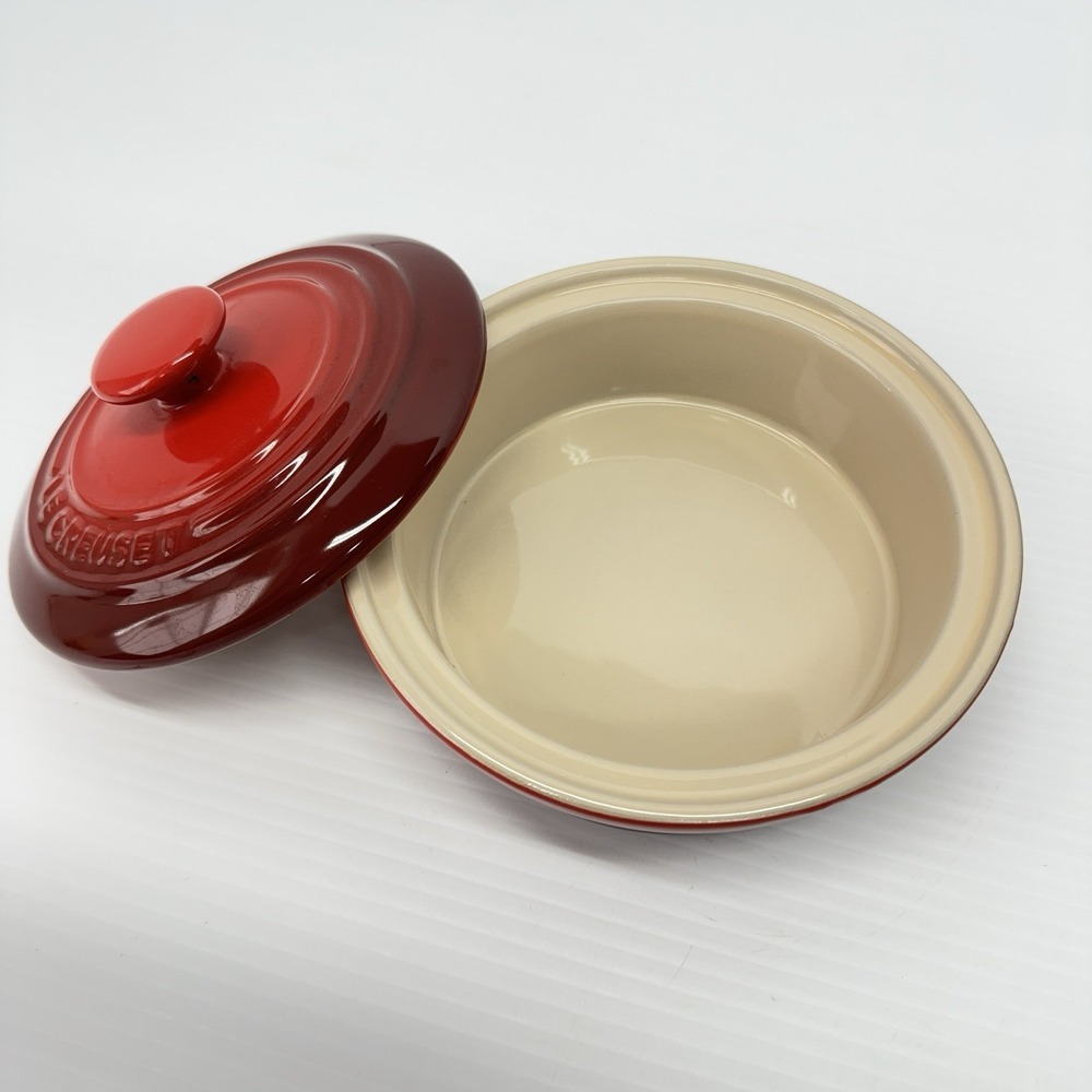 Le Creuset Stoneware CAMEMBERT Brie Cheese Baker with Lid 22 oz Red Cerise